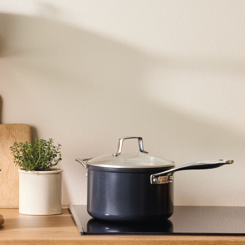 Essential Non-stick Ceramic Saucepan with Glass Lid - Image 4