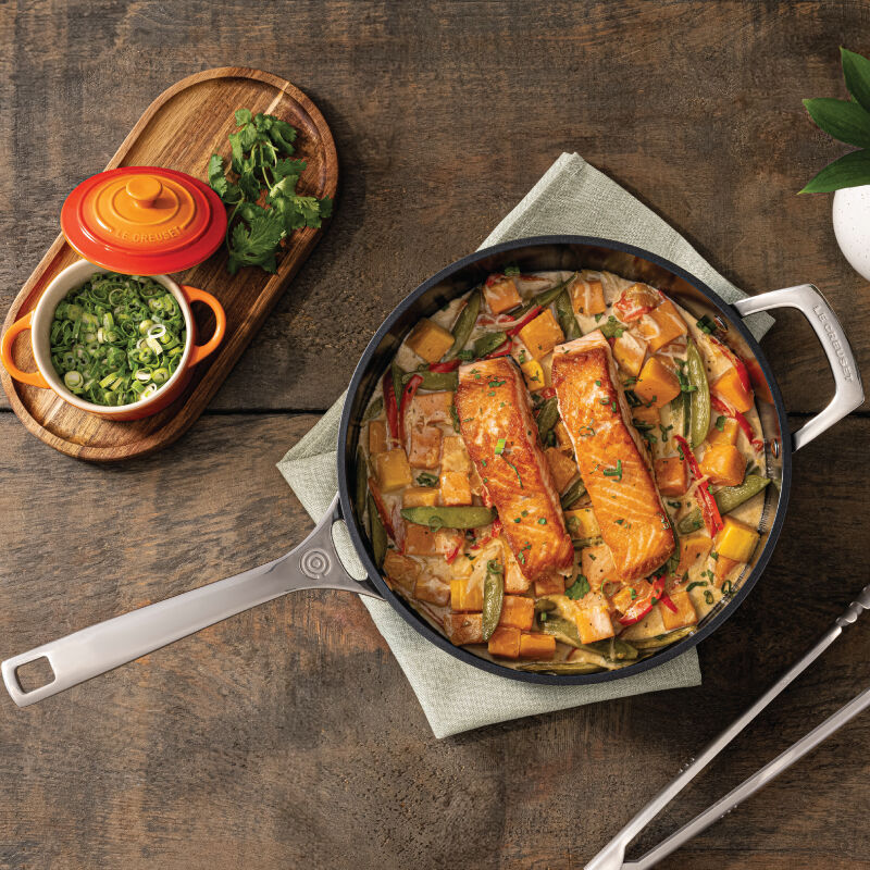 Essential Non-stick Ceramic Saut¨¦ Pan with Glass Lid - Image 2