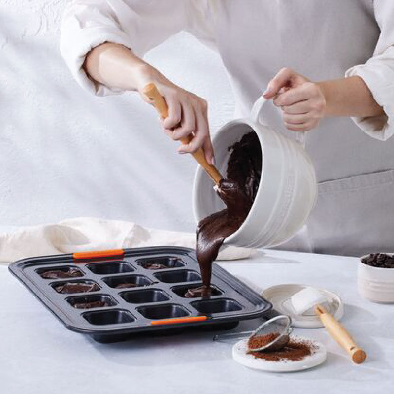 Non-stick Metal Bakeware 12-Cup Brownie Pan - Image 3