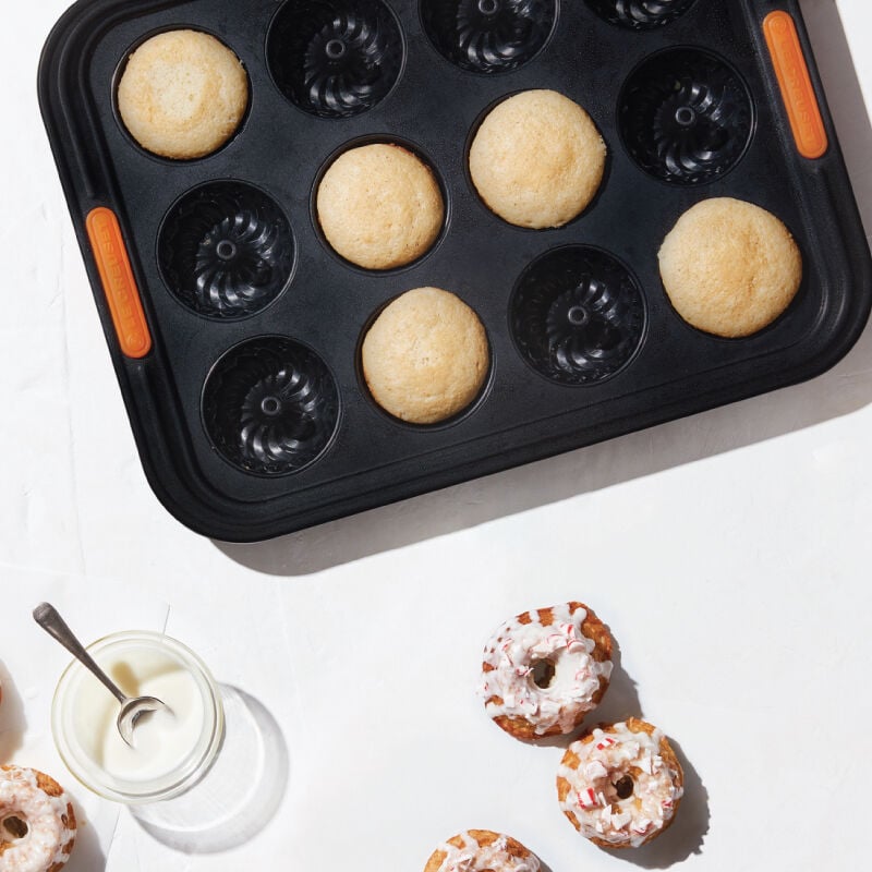 Non-stick Metal Bakeware 12-Cup Mini Fluted Cake Pan